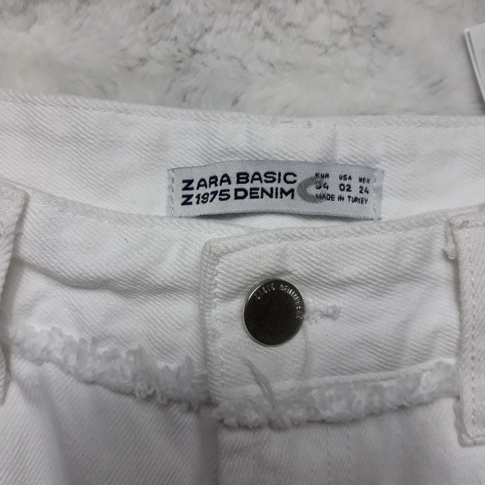 Zara| Embroidered Frayed Hem Crop Jeans (A927) - Picture 2 of 8